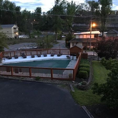 Spacious Downtown Condo Walking Distance To Downtown Gatlinburg Sleeps 6 Guests Екстериор снимка