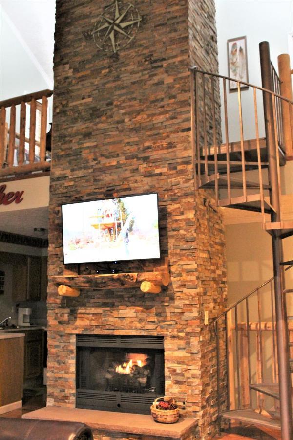 Spacious Downtown Condo Walking Distance To Downtown Gatlinburg Sleeps 6 Guests Екстериор снимка