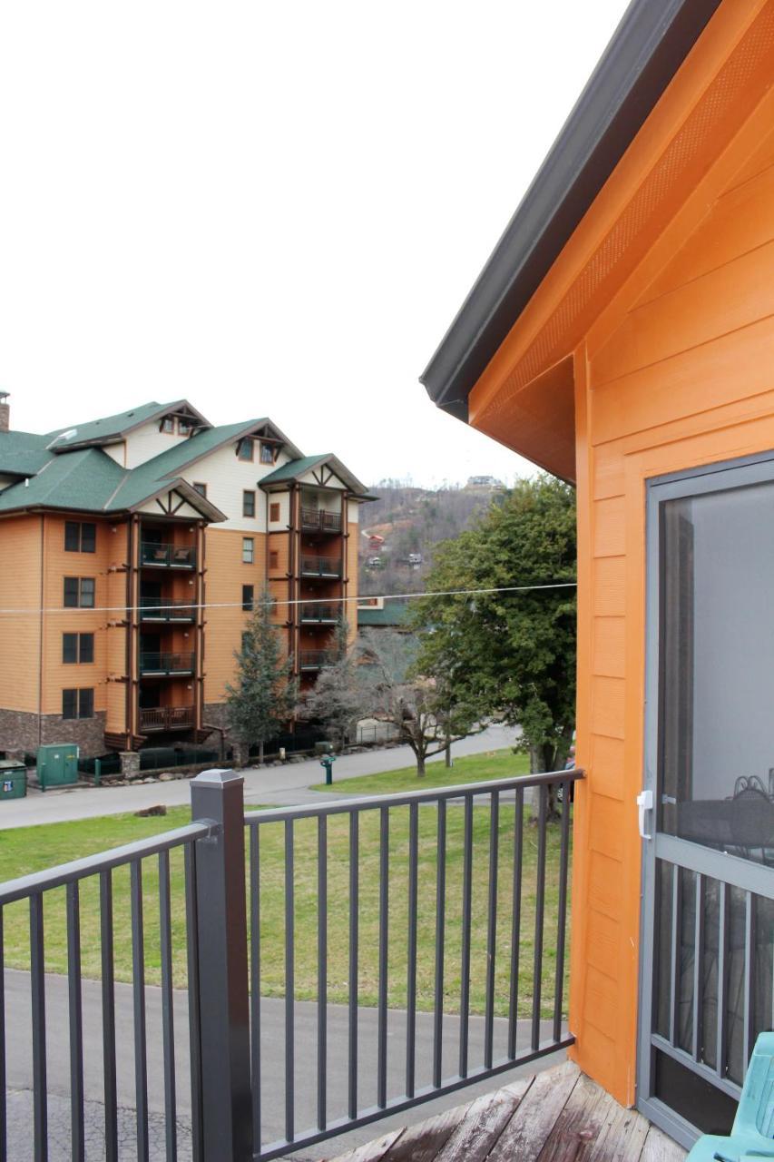 Spacious Downtown Condo Walking Distance To Downtown Gatlinburg Sleeps 6 Guests Екстериор снимка