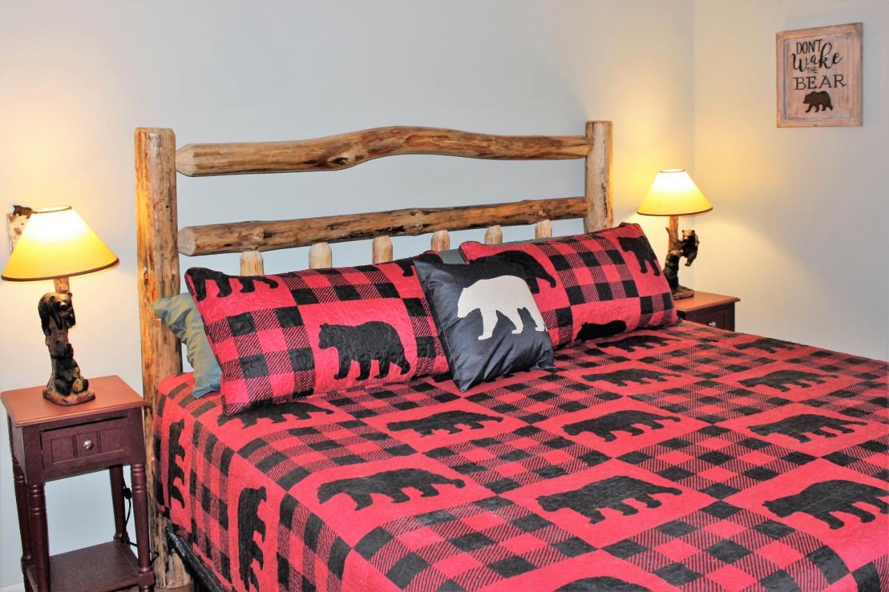 Spacious Downtown Condo Walking Distance To Downtown Gatlinburg Sleeps 6 Guests Екстериор снимка