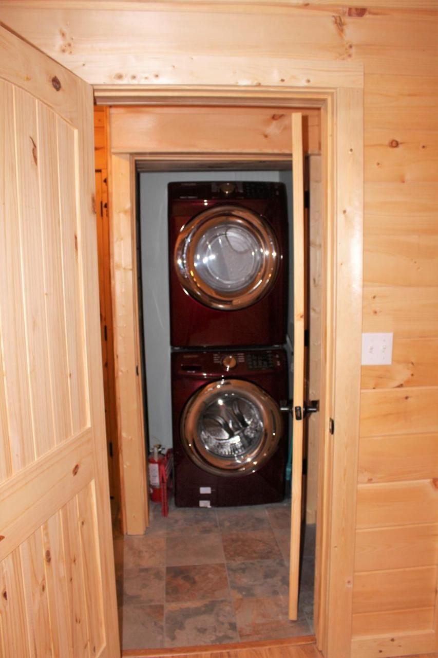 Spacious Downtown Condo Walking Distance To Downtown Gatlinburg Sleeps 6 Guests Екстериор снимка