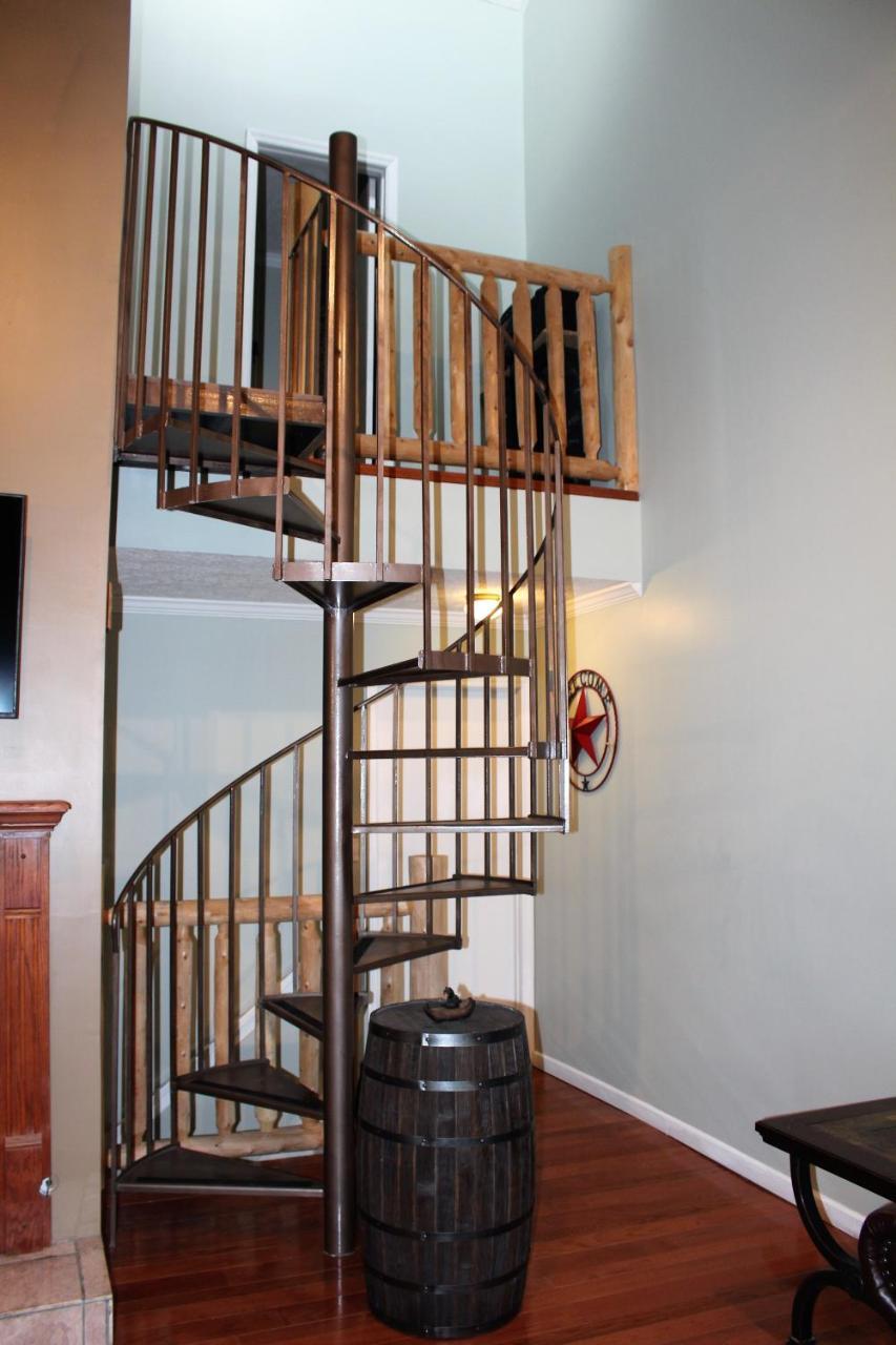 Spacious Downtown Condo Walking Distance To Downtown Gatlinburg Sleeps 6 Guests Екстериор снимка