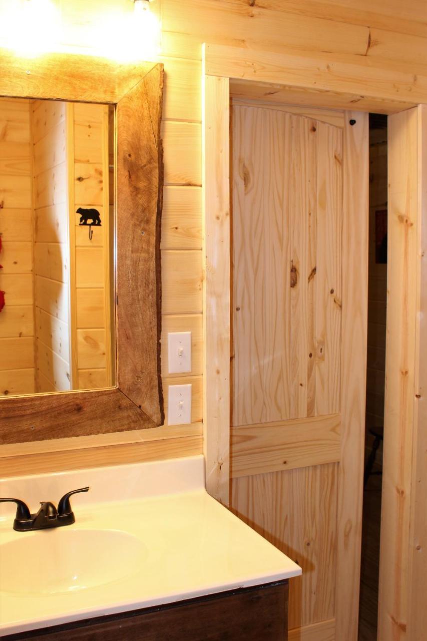 Spacious Downtown Condo Walking Distance To Downtown Gatlinburg Sleeps 6 Guests Екстериор снимка