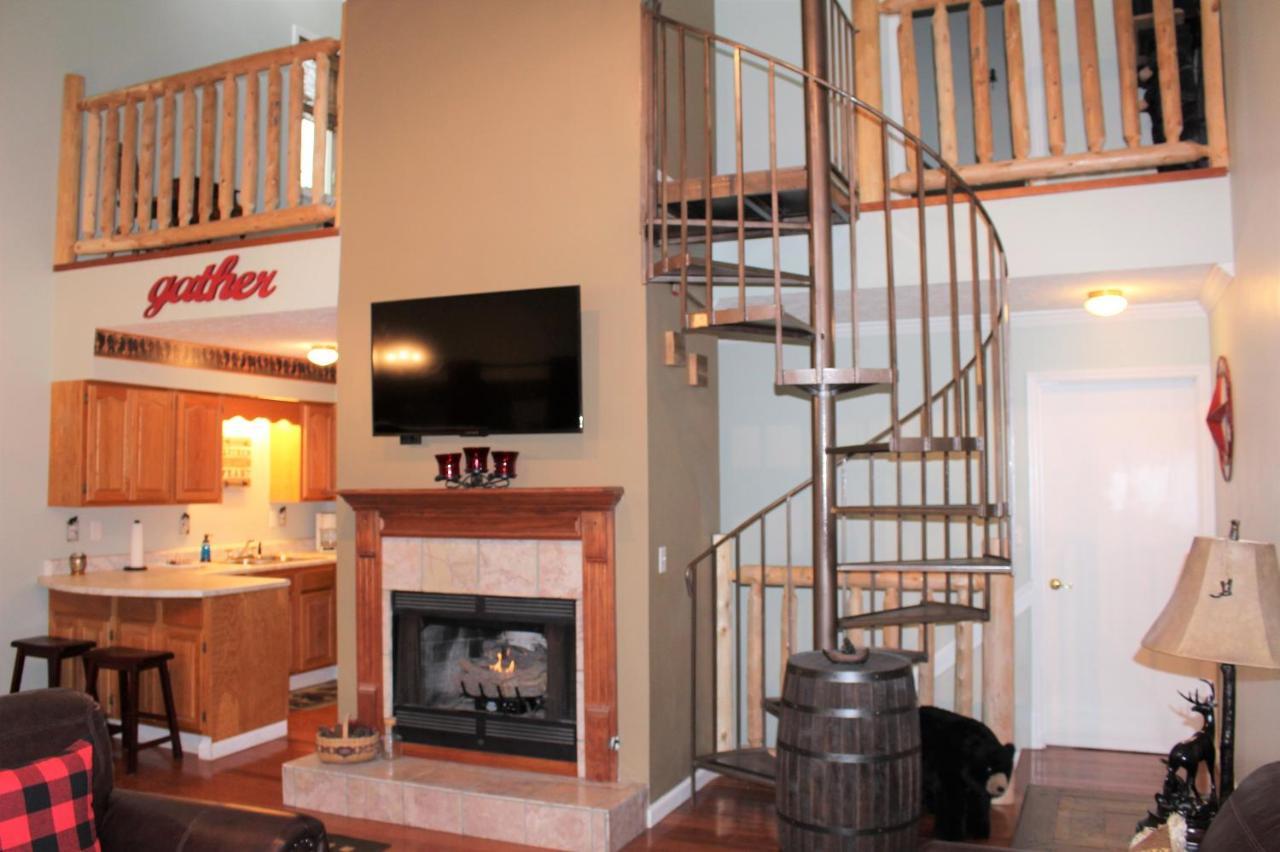 Spacious Downtown Condo Walking Distance To Downtown Gatlinburg Sleeps 6 Guests Екстериор снимка