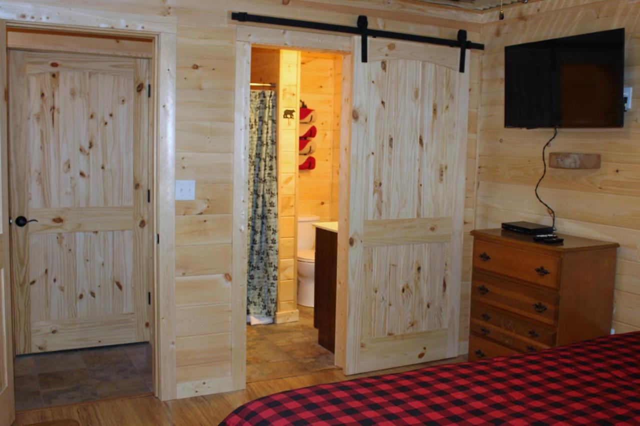 Spacious Downtown Condo Walking Distance To Downtown Gatlinburg Sleeps 6 Guests Екстериор снимка