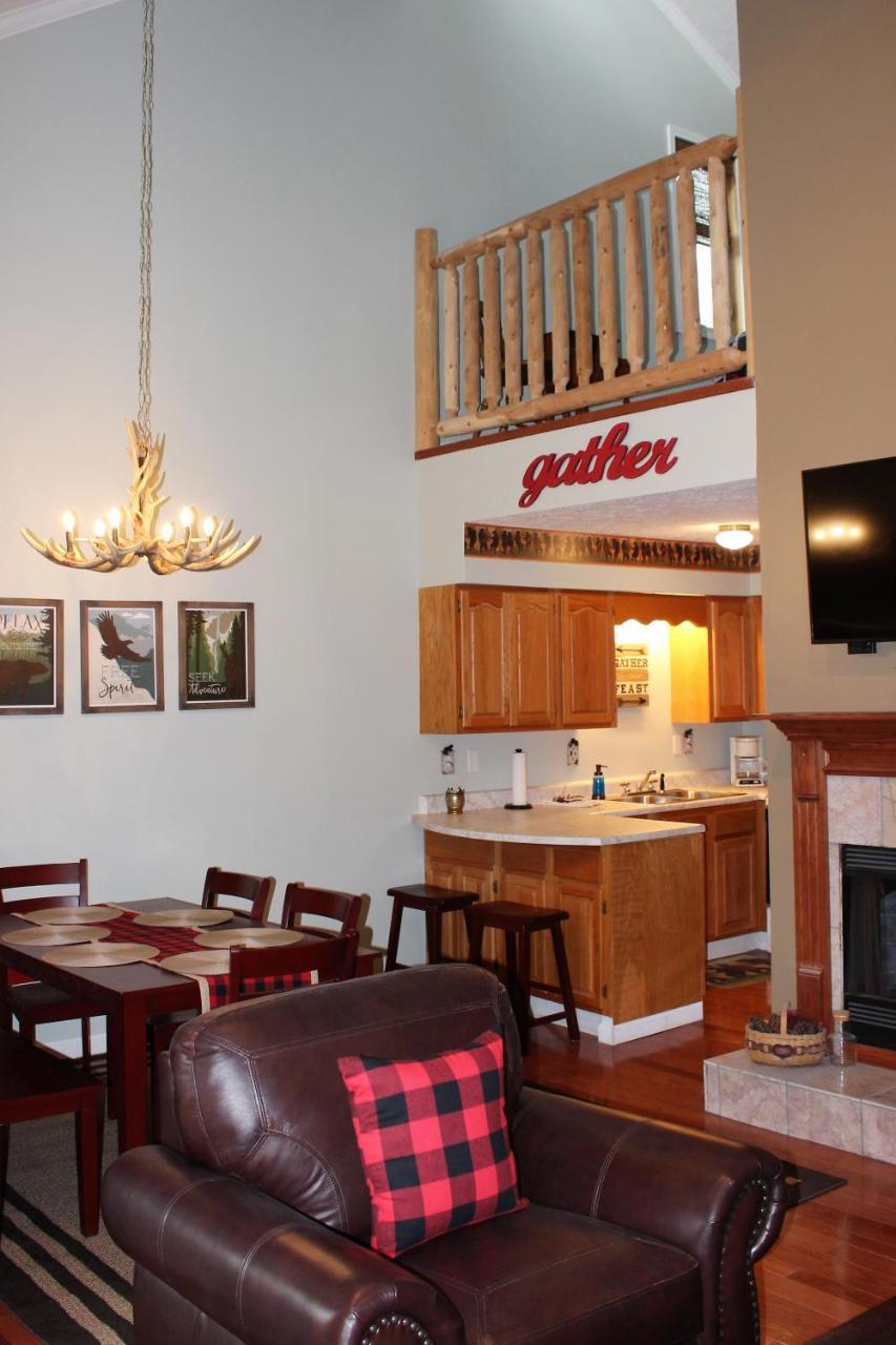 Spacious Downtown Condo Walking Distance To Downtown Gatlinburg Sleeps 6 Guests Екстериор снимка