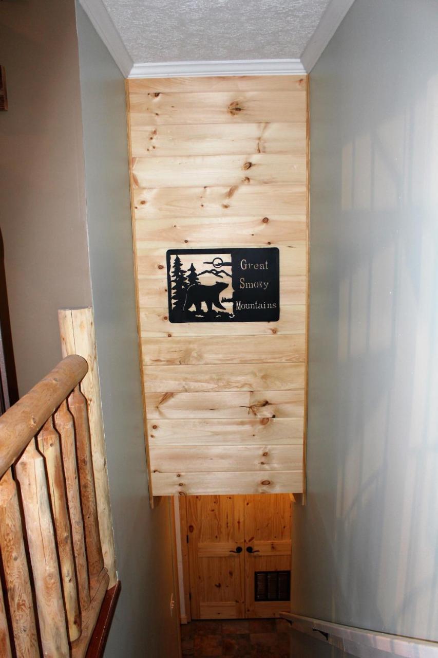 Spacious Downtown Condo Walking Distance To Downtown Gatlinburg Sleeps 6 Guests Екстериор снимка