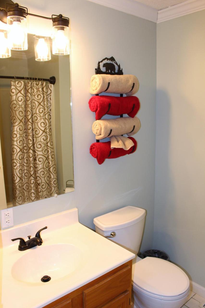 Spacious Downtown Condo Walking Distance To Downtown Gatlinburg Sleeps 6 Guests Екстериор снимка