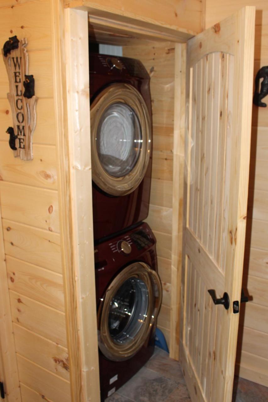 Spacious Downtown Condo Walking Distance To Downtown Gatlinburg Sleeps 6 Guests Екстериор снимка