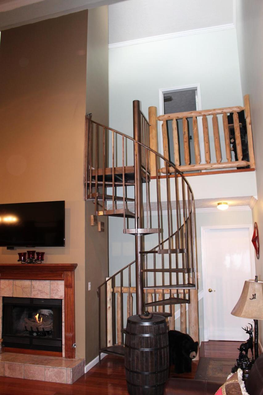 Spacious Downtown Condo Walking Distance To Downtown Gatlinburg Sleeps 6 Guests Екстериор снимка