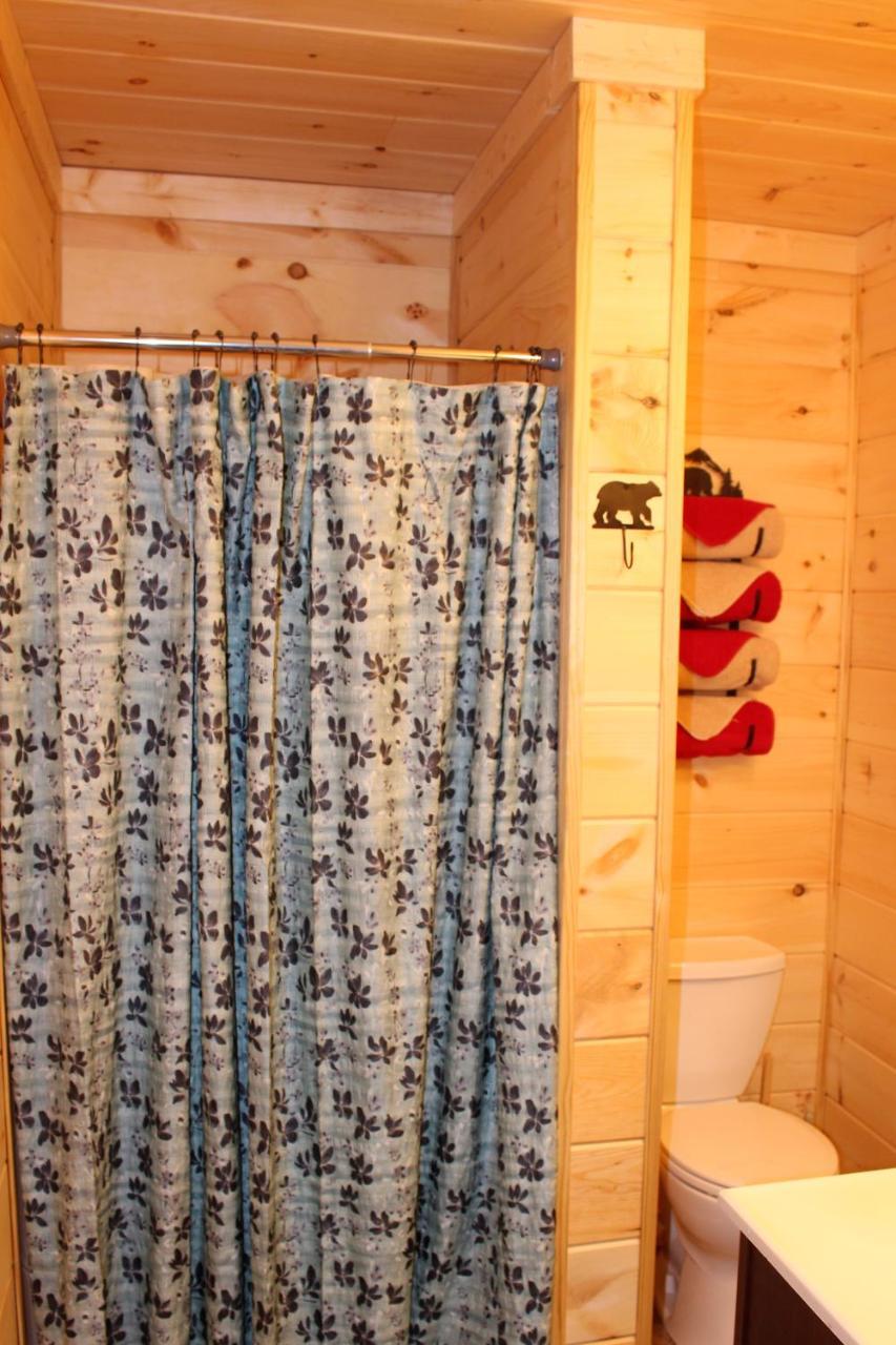 Spacious Downtown Condo Walking Distance To Downtown Gatlinburg Sleeps 6 Guests Екстериор снимка