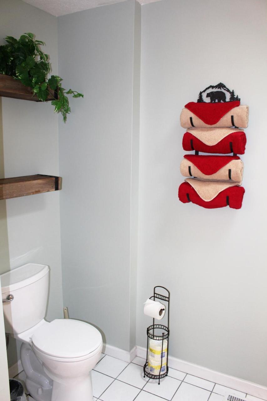 Spacious Downtown Condo Walking Distance To Downtown Gatlinburg Sleeps 6 Guests Екстериор снимка