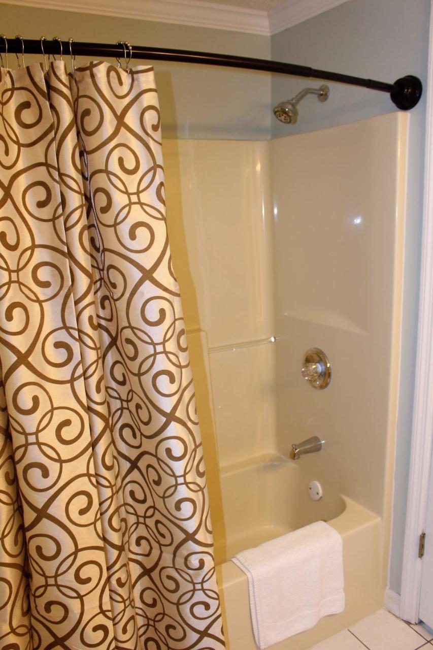 Spacious Downtown Condo Walking Distance To Downtown Gatlinburg Sleeps 6 Guests Екстериор снимка