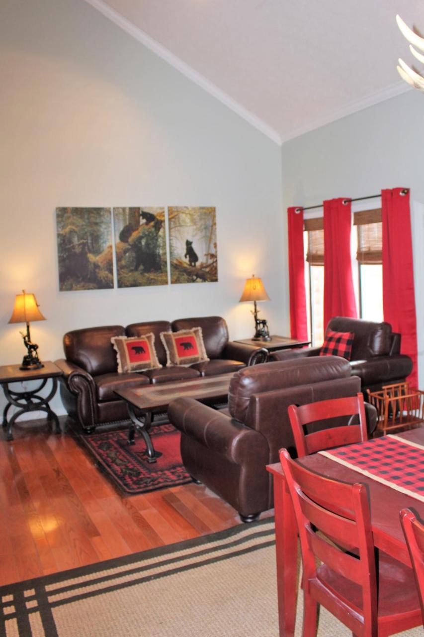 Spacious Downtown Condo Walking Distance To Downtown Gatlinburg Sleeps 6 Guests Екстериор снимка