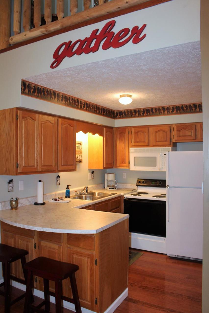 Spacious Downtown Condo Walking Distance To Downtown Gatlinburg Sleeps 6 Guests Екстериор снимка