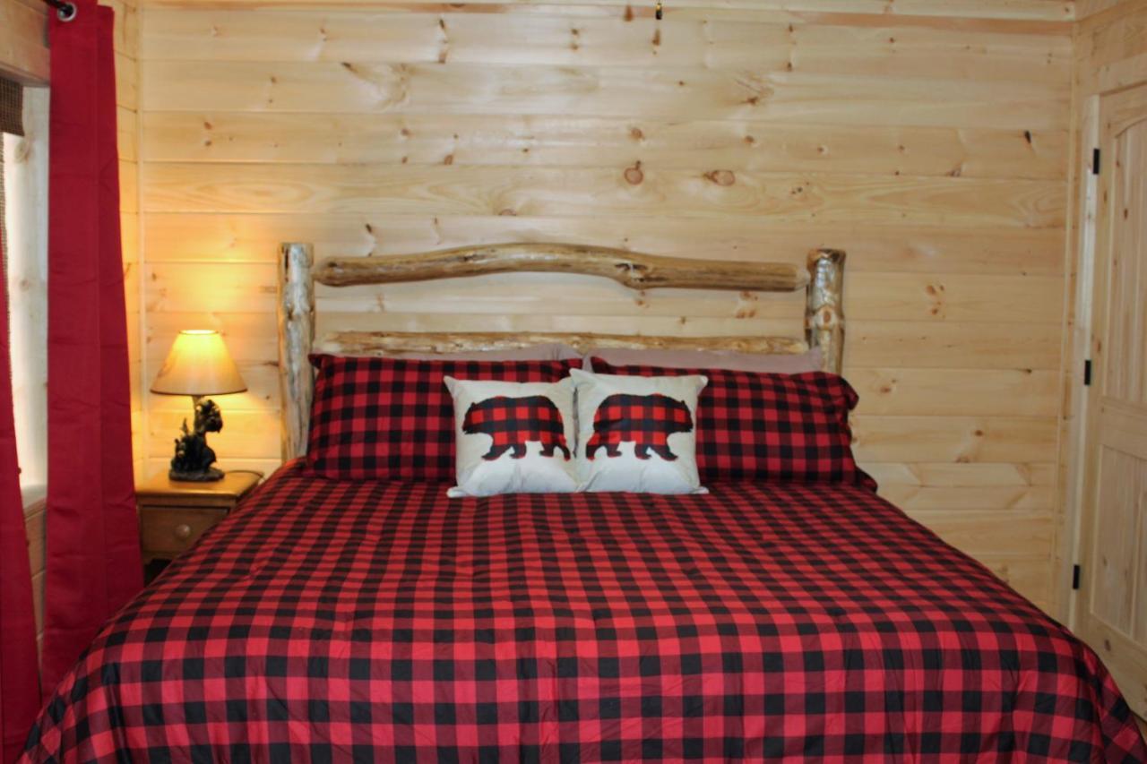 Spacious Downtown Condo Walking Distance To Downtown Gatlinburg Sleeps 6 Guests Екстериор снимка
