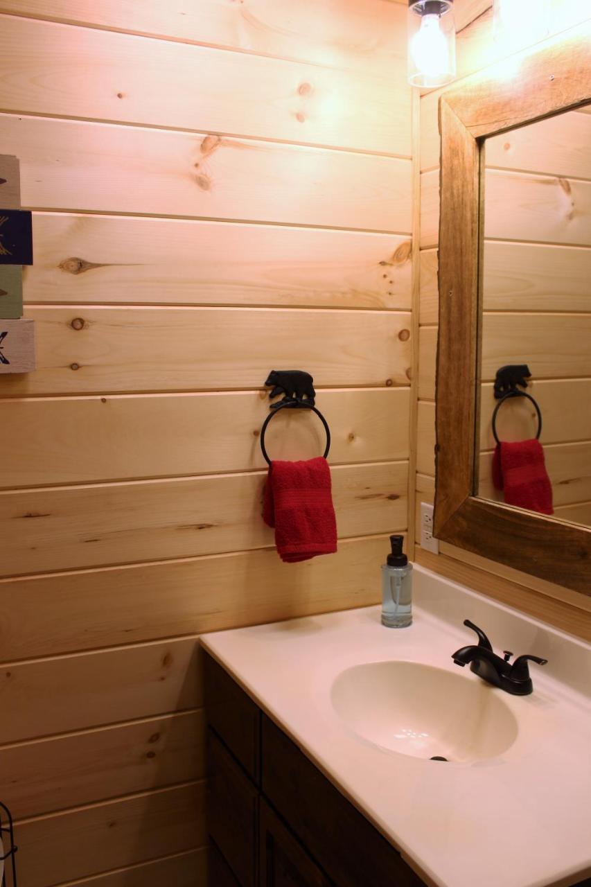 Spacious Downtown Condo Walking Distance To Downtown Gatlinburg Sleeps 6 Guests Екстериор снимка